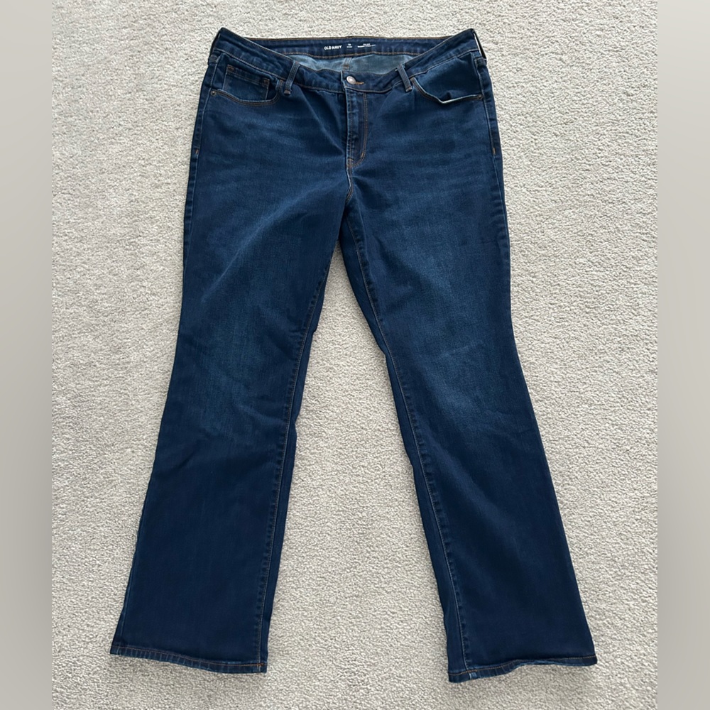 Like new Old Navy boot cut jeans.